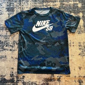 Nike SB Shirt (Kids L) (Adult S)